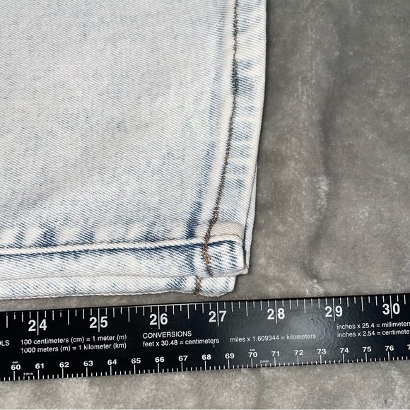 Fashion Nova Light Blue Acid Wash High Waisted Zip Up Mom Jeans Size 16 - Picture 8 of 8